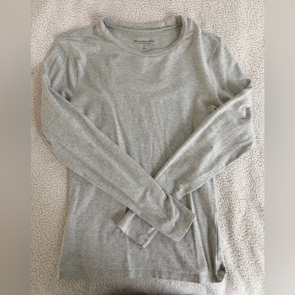 FINAL PRICE BEFOFE DONATION- 
A&F Essential Long-Sleeve Tuckable Baby Tee